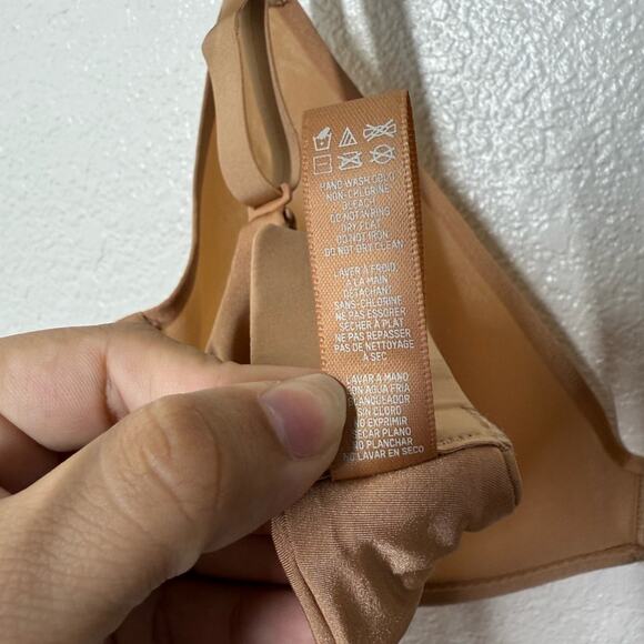 Skims Weightless Scoop Bra Size 44A - Picture 8 of 8